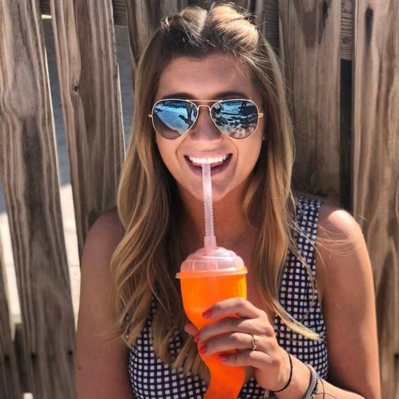 Meet your Posher, Olivia - Picture 1 of 1